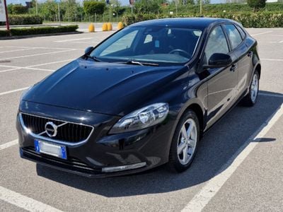 Usata Volvo V40 Plus 120 CV (88 kW) 2018 Nero Station wagon
