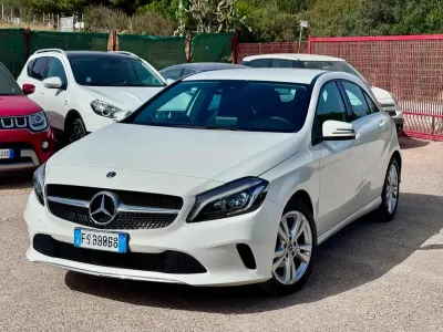 Usata Mercedes A180 Premium 109 CV (80 kW) 2017 Bianco Utilitaria