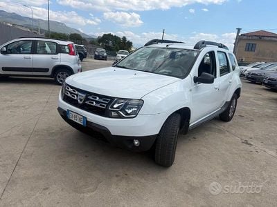 Usata Dacia Duster Lauréate 110 CV (80 kW) 2014 Bianco SUV