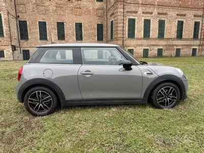 Usata Mini ONE 75 CV (55 kW) 2019 Grigio Utilitaria