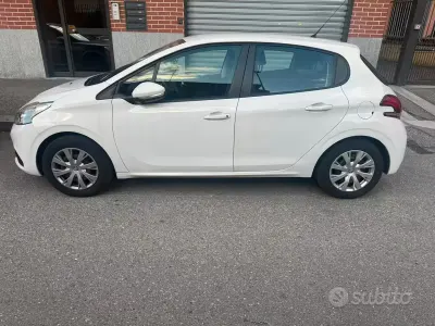 Usata Peugeot 208 Active 82 CV (60 kW) 2016 Bianco Utilitaria