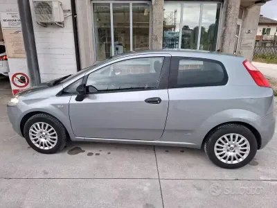 Usata Fiat Grande Punto 65 CV (47 kW) 2008 Grigio Utilitaria