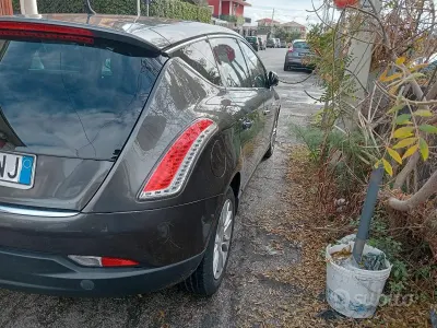 Usata Lancia Delta 120 CV (88 kW) 2008 Grigio Utilitaria