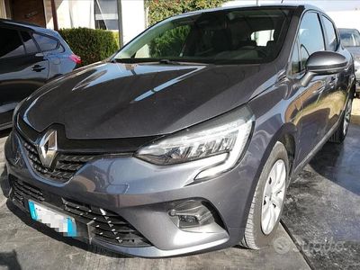 Usata Renault Clio V 85 CV (62 kW) 2020 Grigio Berlina