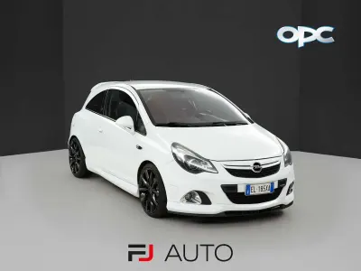 Usata Opel Corsa Edition 211 CV (155 kW) 2012 Bianco Utilitaria