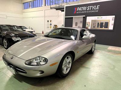 Usata Jaguar XK8 284 CV (208 kW) 1998 Argento Coupé