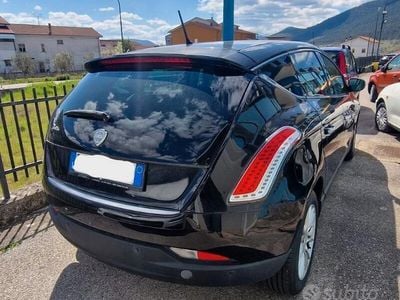 Usado Lancia Delta 120 CV (88 kW) 2010 Negro Utilitario