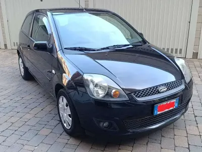 Usata Ford Fiesta 68 CV (50 kW) 2008 Nero Utilitaria