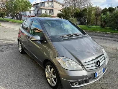 Usata Mercedes A180 109 CV (80 kW) 2010 Grigio Berlina