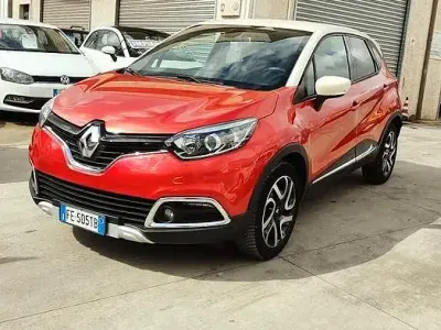 Usata Renault Captur Iconic 110 CV (80 kW) 2016 Rosso SUV