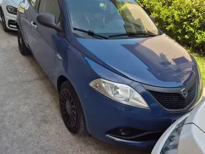 Usata Lancia Ypsilon 69 CV (50 kW) 2017 Bluazzurro Utilitaria