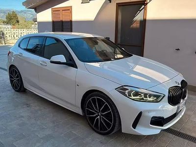 Usata BMW 116 M Sport 116 CV (85 kW) 2021 Bianco Utilitaria