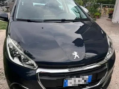 Usata Peugeot 208 68 CV (50 kW) 2019 Utilitaria