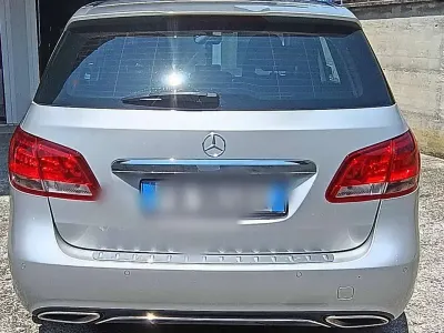 Usata Mercedes B180 109 CV (80 kW) 2015 Argento Utilitaria