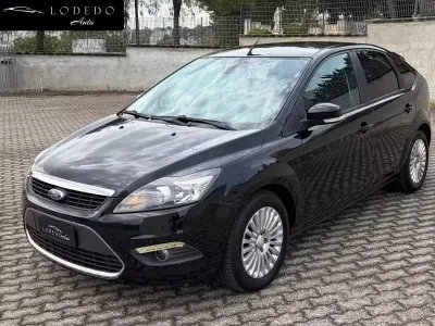 Käytetty Ford Focus Titanium 90 HP (66 kW) 2010 Musta Sedan