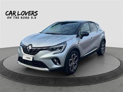 Usata Renault Captur Techno 145 CV (106 kW) 2022 Grigio chiaro SUV