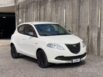 Begagnad Lancia Ypsilon 85 HK (62 kW) 2014 Vit Halvkombi