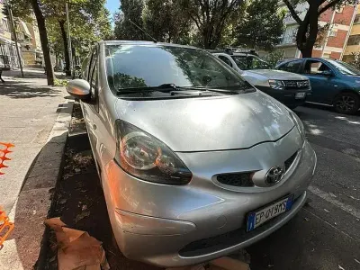 Usata Toyota Aygo 68 CV (50 kW) 2007 Grigio Utilitaria