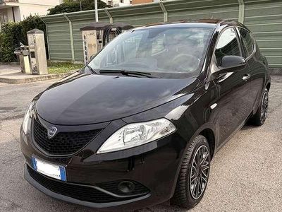Usata Lancia Ypsilon Gold 95 CV (69 kW) 2018 Nero Utilitaria