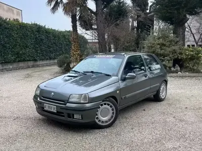 Occasion Renault Clio 135 ch (99 kW) 1995 Gris Citadine