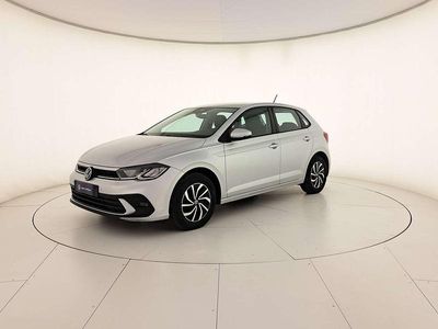 Usata VW Polo Life 95 CV (69 kW) 2023 Reflex silver metallizzato Utilitaria