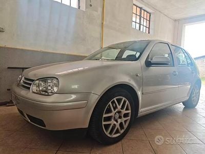 Usata VW Golf IV 90 CV (66 kW) 2004 Grigio Berlina