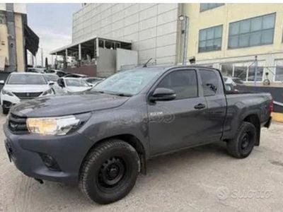 Usata Toyota HiLux Comfort 150 CV (110 kW) 2019 Grigio Pick-up
