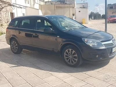 Usata Opel Astra 110 CV (80 kW) 2010 Nero Station wagon