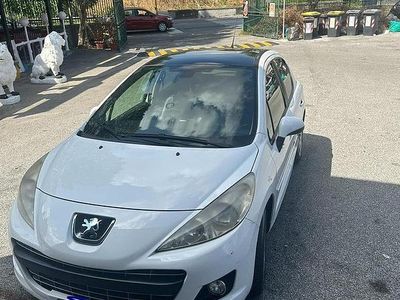 Usata Peugeot 207 75 CV (55 kW) 2011 Bianco Utilitaria