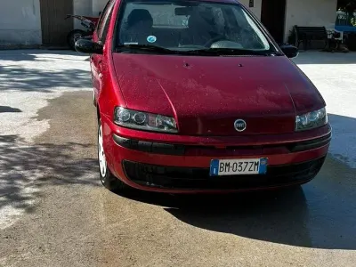 Usata Fiat Punto 60 CV (44 kW) 2000 Rosso Utilitaria