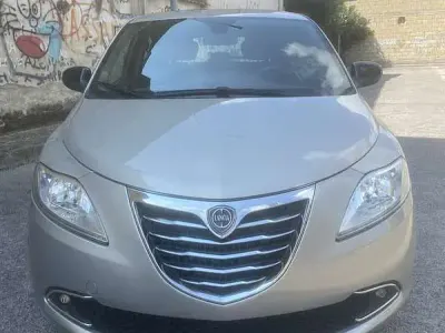 Usata Lancia Ypsilon Gold 69 CV (50 kW) 2013 Utilitaria