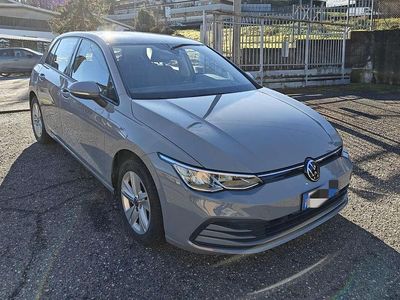 Usata VW Golf VIII Life 110 CV (80 kW) 2022 Grigio Berlina