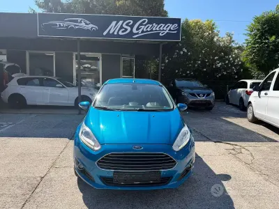 Usata Ford Fiesta Titanium 100 CV (73 kW) 2015 Blu Utilitaria