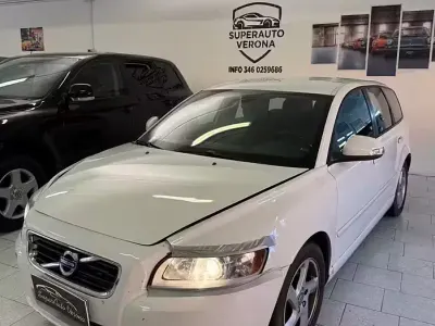 Usata Volvo V50 R-Design 115 CV (84 kW) 2012 Bianco Station wagon