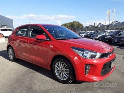 Usata Kia Rio 84 CV (61 kW) 2020 Rosso Berlina