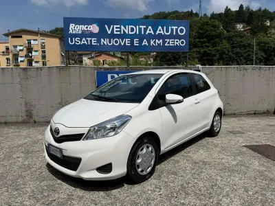 Usata Toyota Yaris Active 69 CV (50 kW) 2012 Bianco Utilitaria
