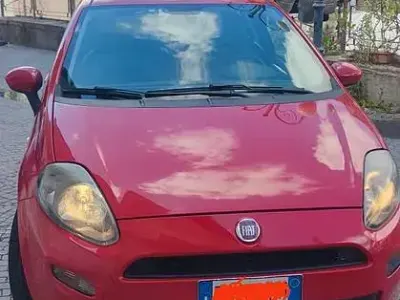 Usata Fiat Grande Punto 90 CV (66 kW) 2012 Rosso Utilitaria