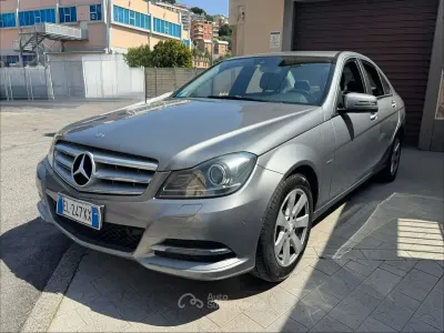 Usata Mercedes C220 Avantgarde 170 CV (125 kW) 2012 Grigio Berlina