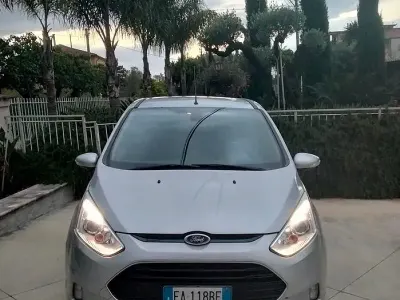 Usata Ford B-MAX Titanium 75 CV (55 kW) 2015 Grigio Monovolume