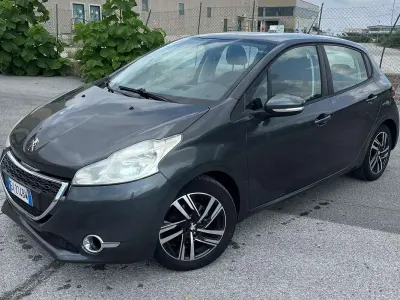 Usata Peugeot 208 Active 82 CV (60 kW) 2014 Grigio Utilitaria