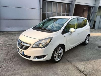 Begagnad Opel Meriva Cosmo 120 HK (88 kW) 2016 Vit Minibuss