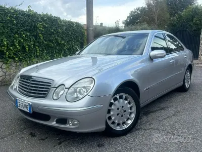 Usata Mercedes 240 Elegance 177 CV (130 kW) 2002 Grigio Berlina