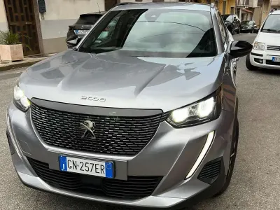Usata Peugeot 2008 Allure 102 CV (75 kW) 2023 SUV