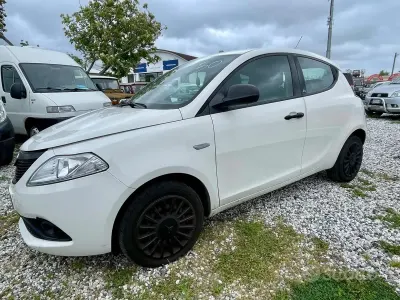 Usata Lancia Ypsilon Gold 69 CV (50 kW) 2018 Bianco Utilitaria