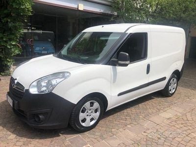 Usata Opel Combo 105 CV (77 kW) 2018 Bianco(met.) Monovolume