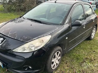 Gebraucht Peugeot 206+ 68 PS (50 kW) 2012 Schwarz Kleinwagen