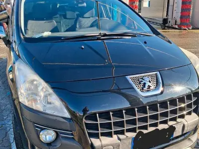 Usata Peugeot 3008 115 CV (84 kW) 2013 Nero Station wagon