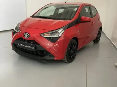 Usata Toyota Aygo Cool 72 CV (52 kW) 2021 Rosso Utilitaria