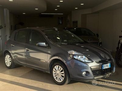 Usata Renault Clio II Dynamique 72 CV (52 kW) 2009 Grigio Berlina