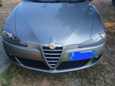 Usata Alfa Romeo 147 150 CV (110 kW) 2005 Grigio Utilitaria